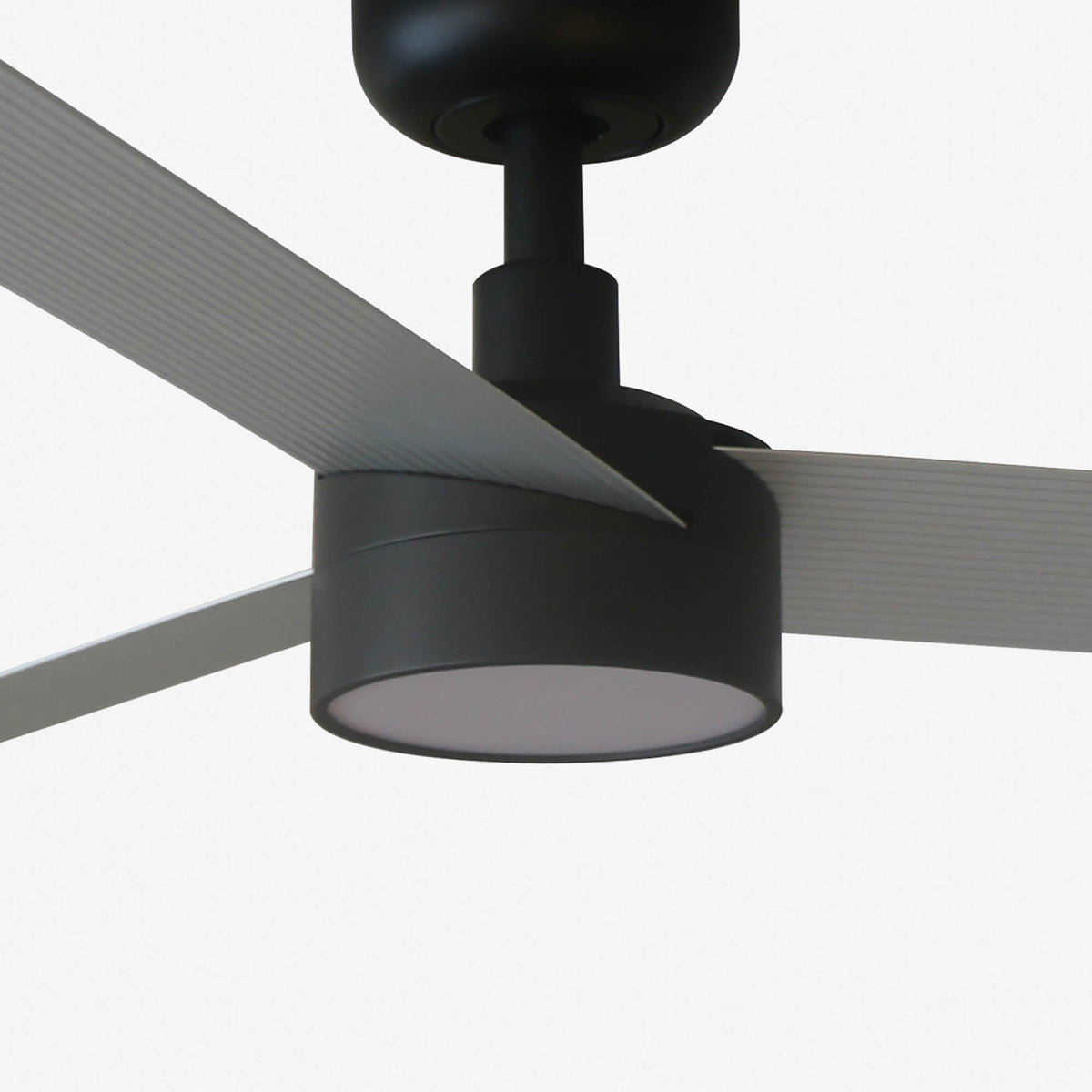 Deckenventilator mit Licht CRUISER L Ø1320 SCHWARZ 3P ALUM 20W SWT
