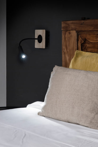 MOOD SQ Black and wood reader lamp