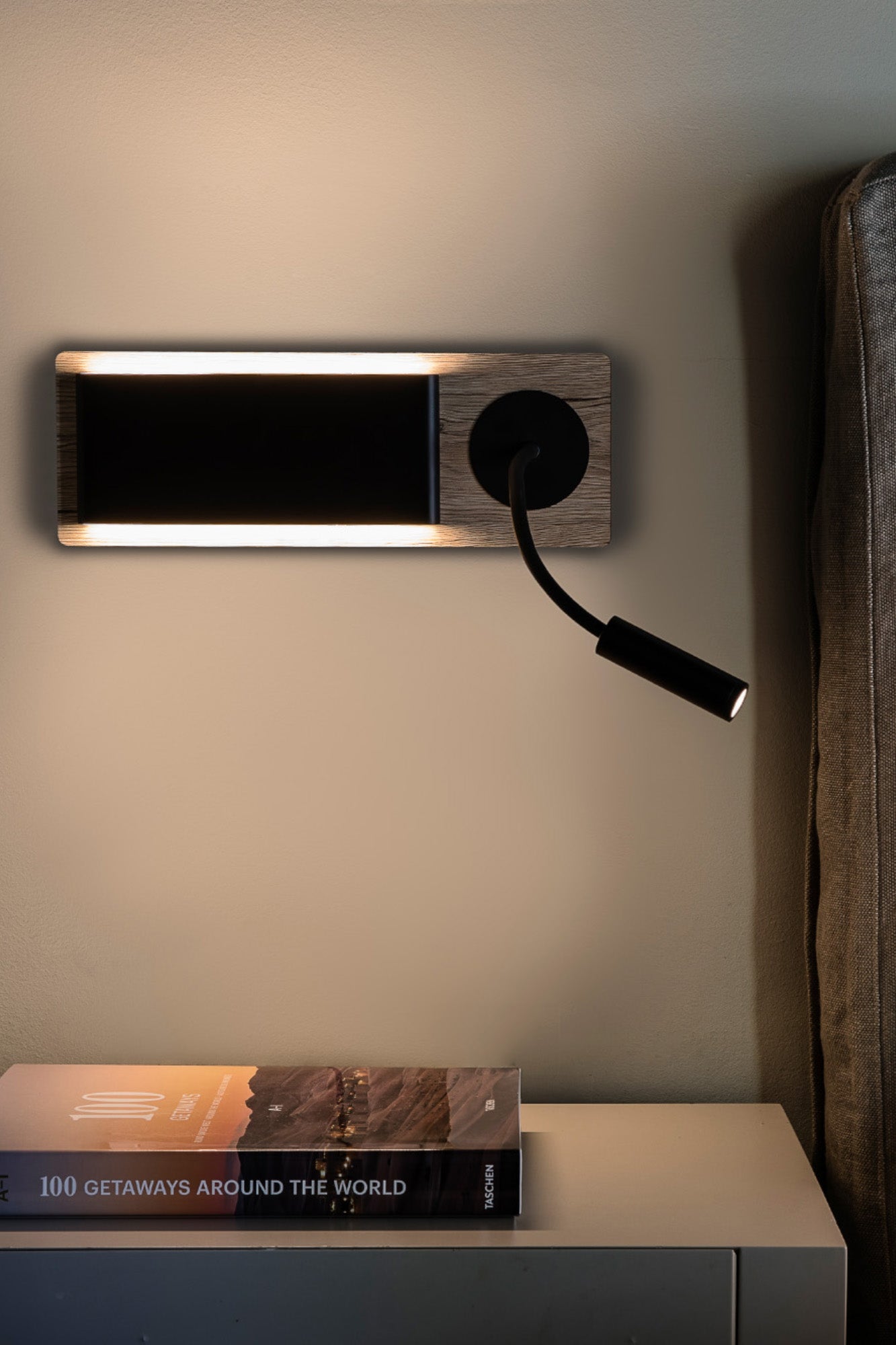 MOOD RCT Black and wood wall lamp with reader