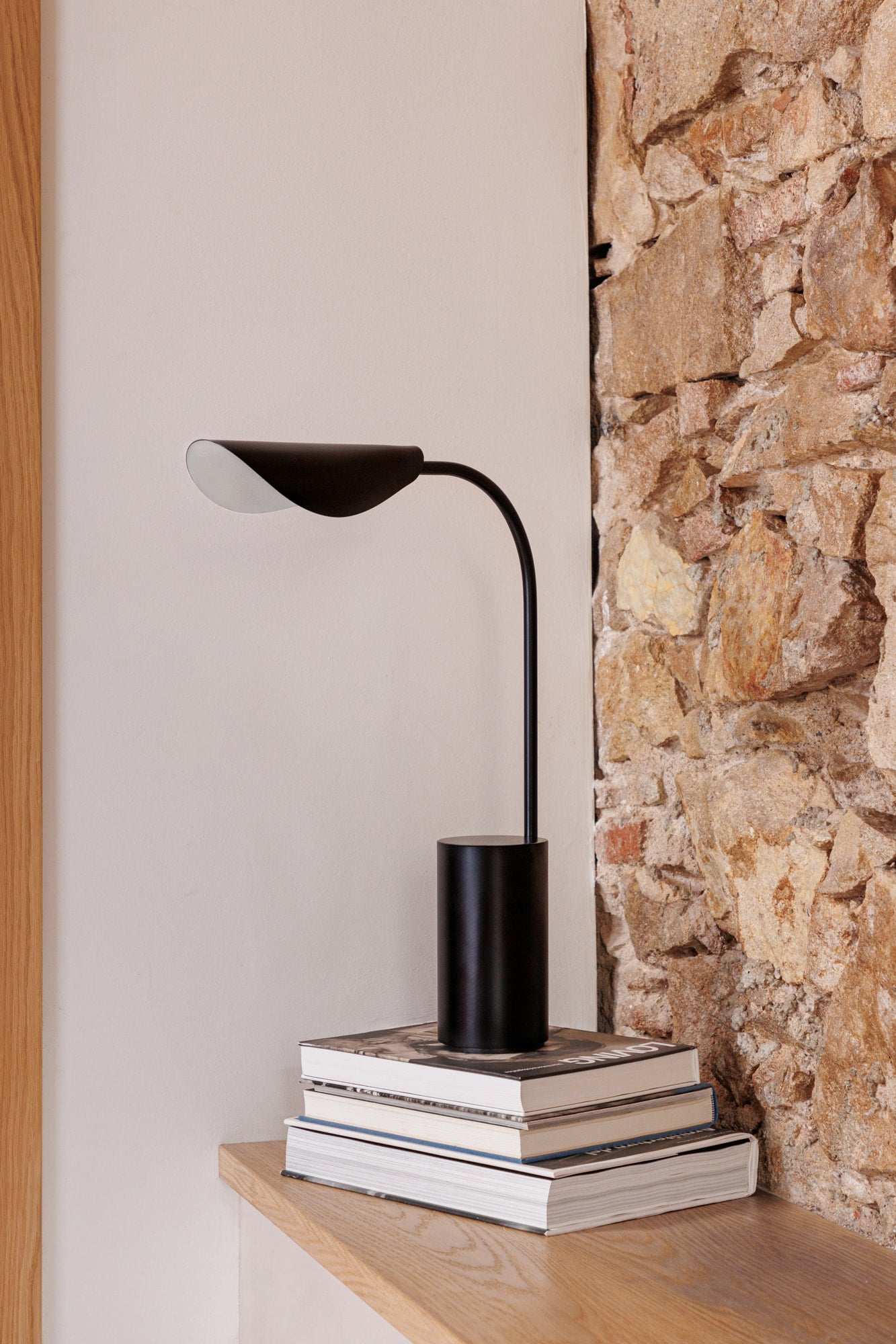LIGGERA Black table lamp