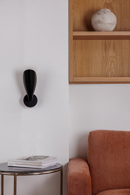 LIGGERA Black wall lamp