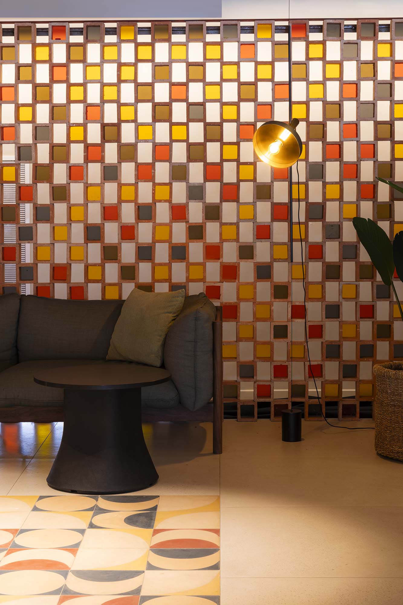 WHIZZ Black/gold floor lamp