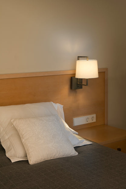 FRAME Old gold/beige wall lamp