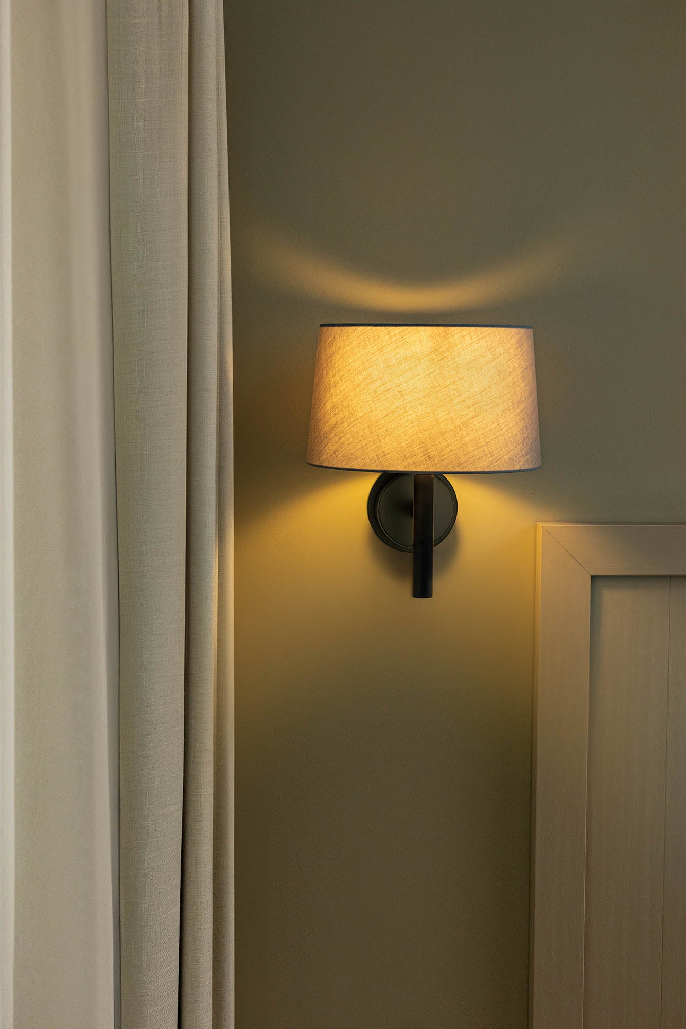 WINDSOR Black/grey wall lamp