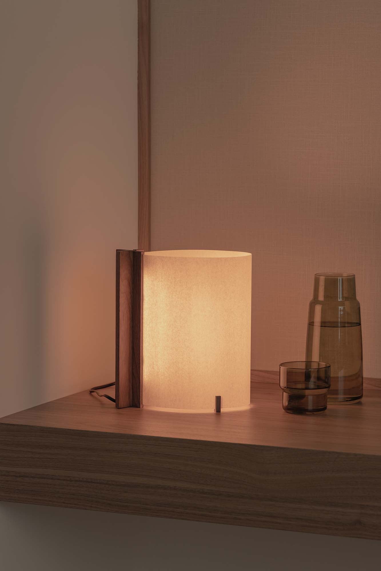 CATA Walnut table lamp