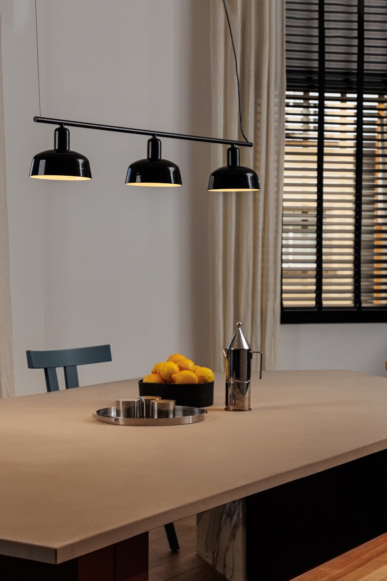 TATAWIN LINEAL S Black glass lineal pendant lamp