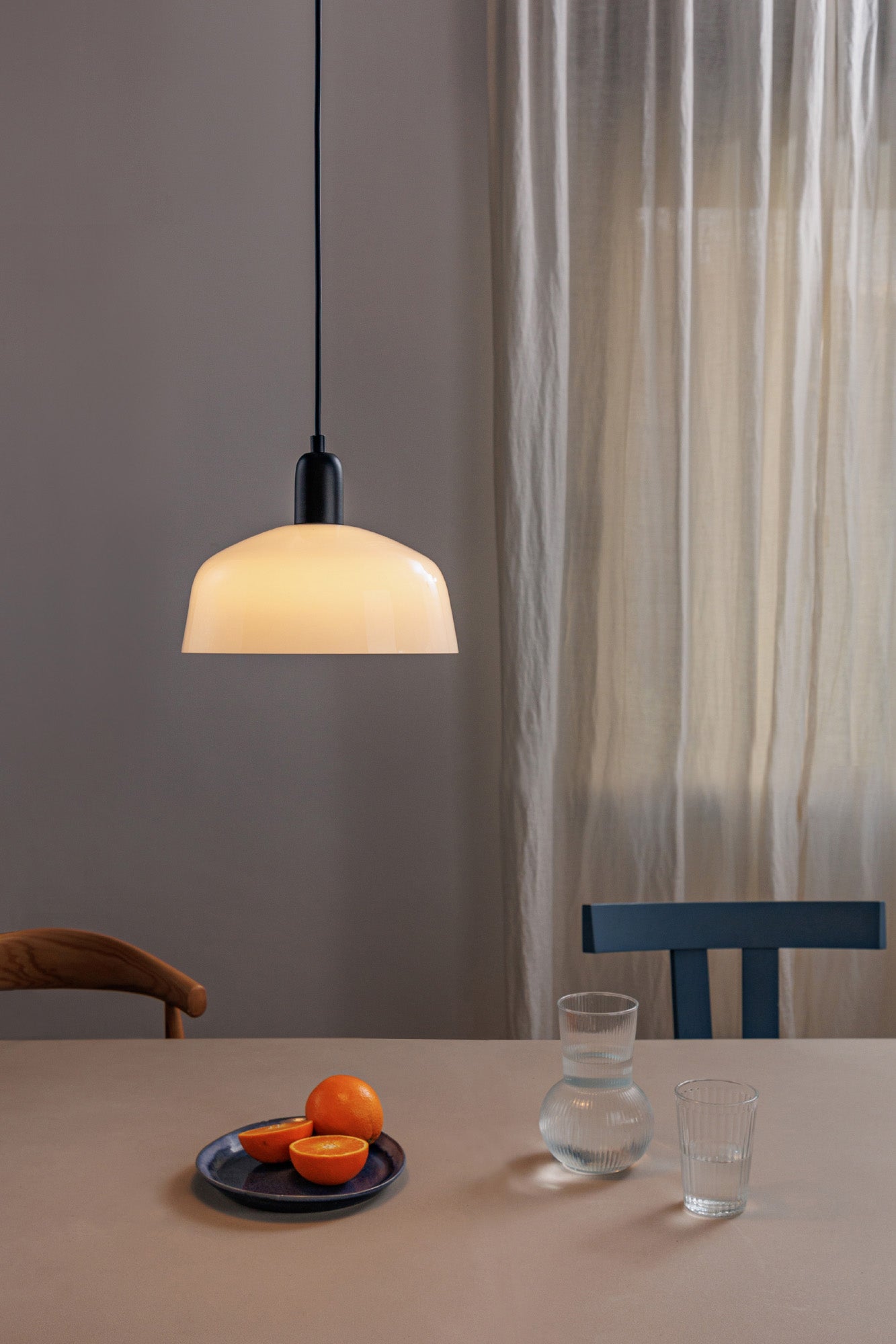 TATAWIN M White glass pendant lamp