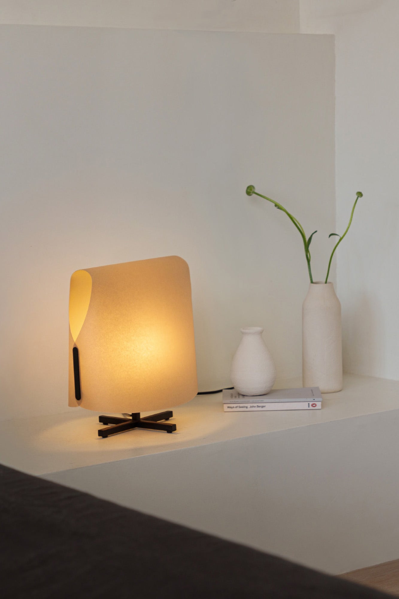 LUANG S must/kaamel laualamp