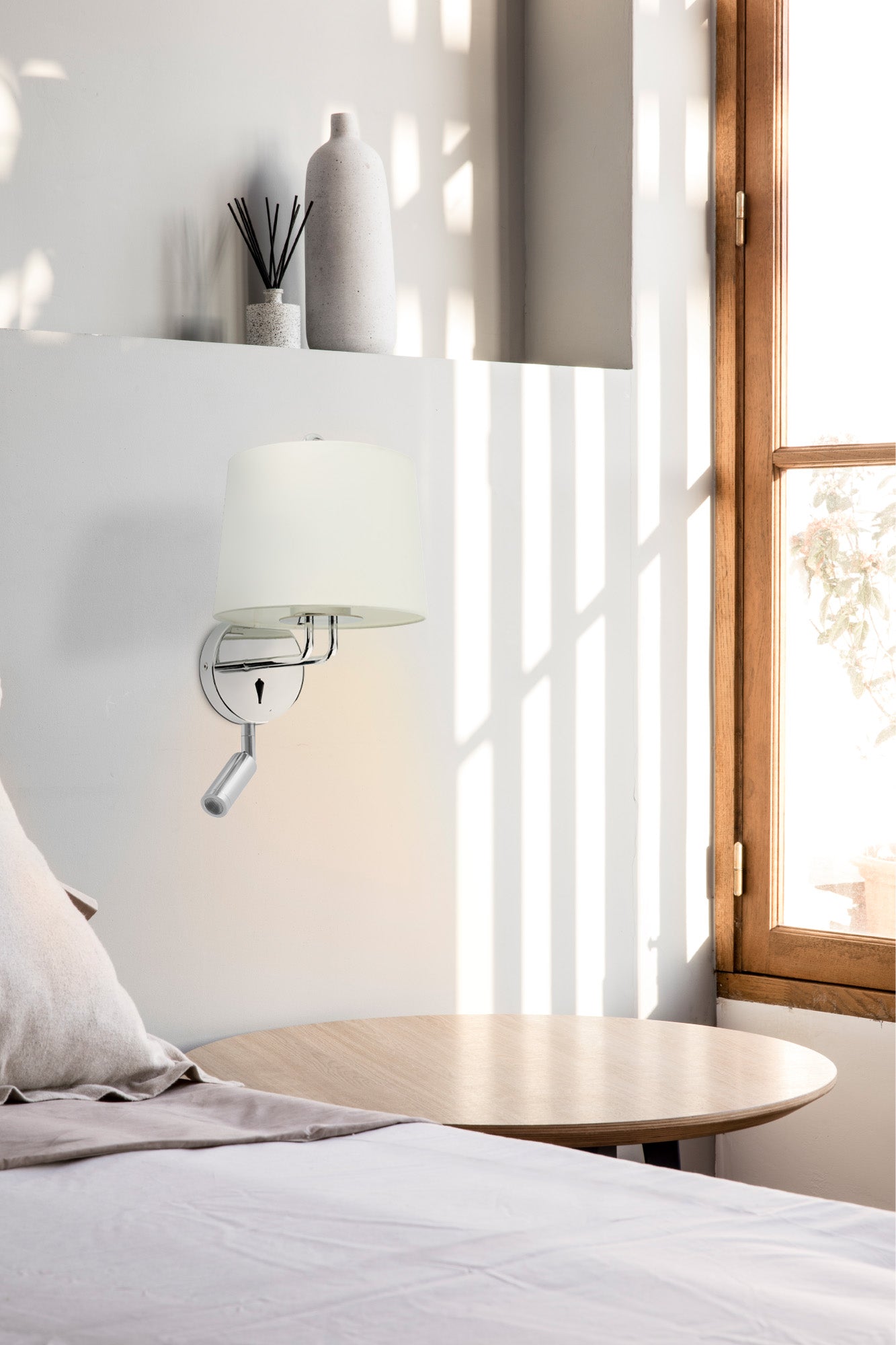 MONTREAL Chrome/white wall lamp with reader