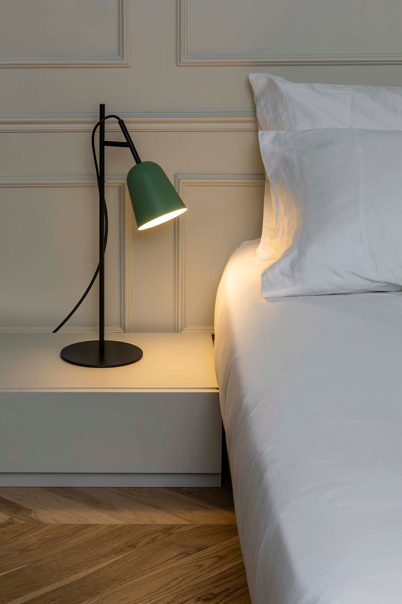 STUDIO green table lamp
