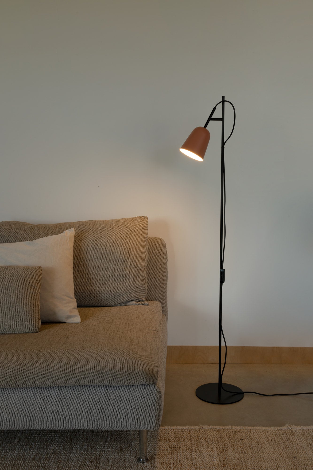 STUDIO Pink floor lamp