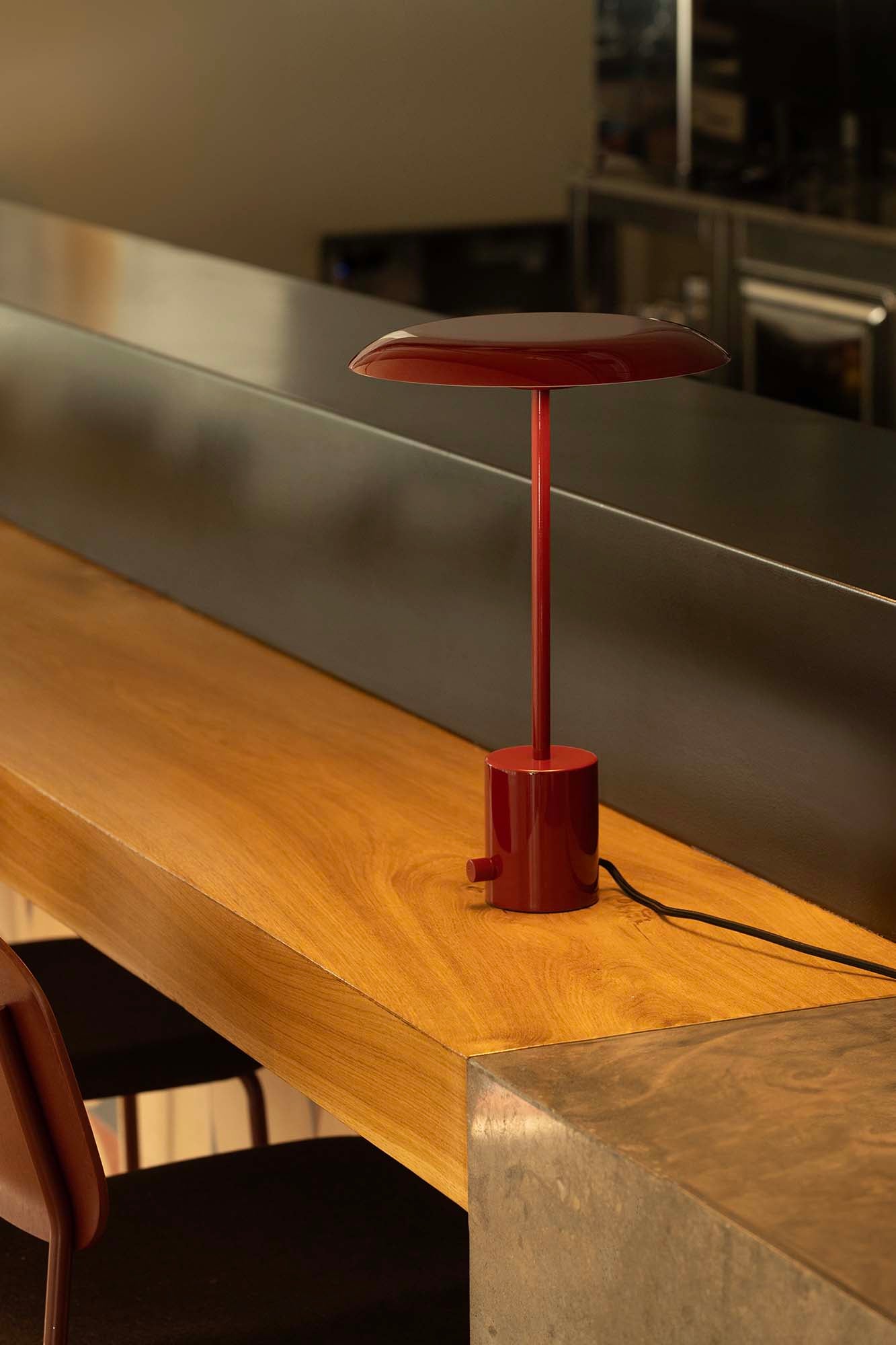 HOSHI Garnet table lamp