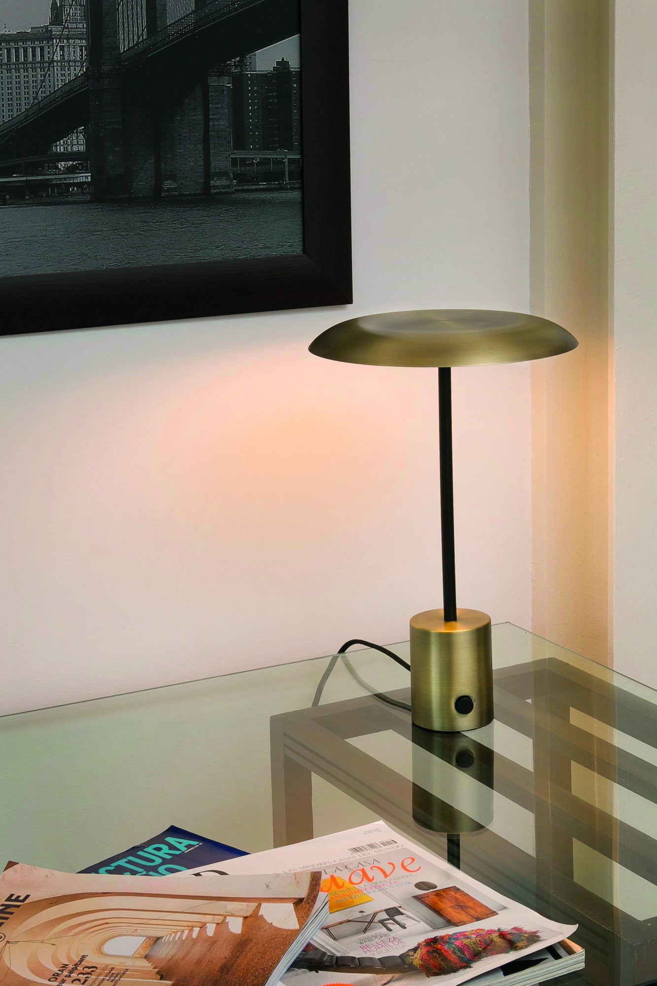 HOSHI Satin gold and black table lamp