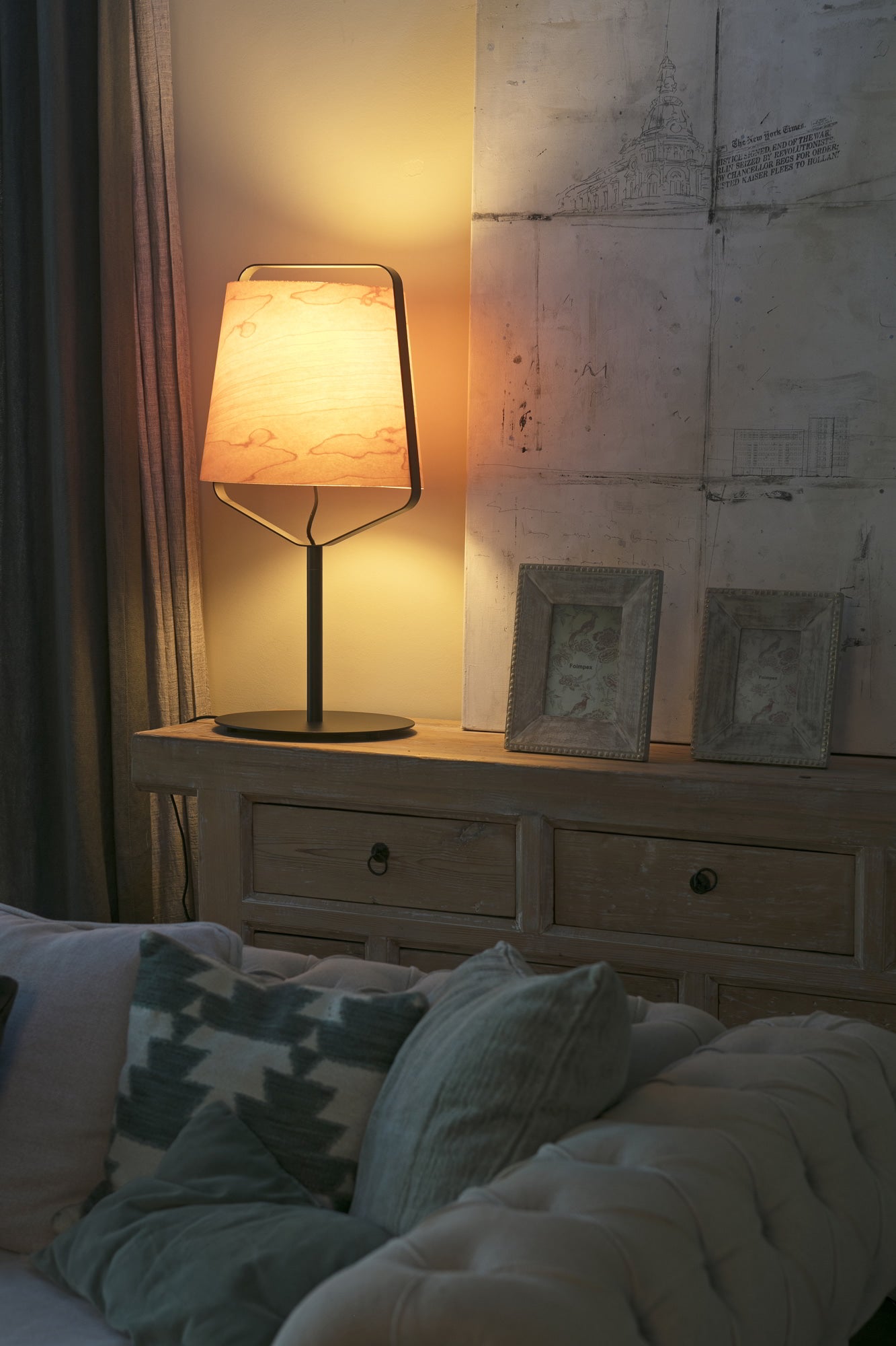 STOOD Black and wood table lamp
