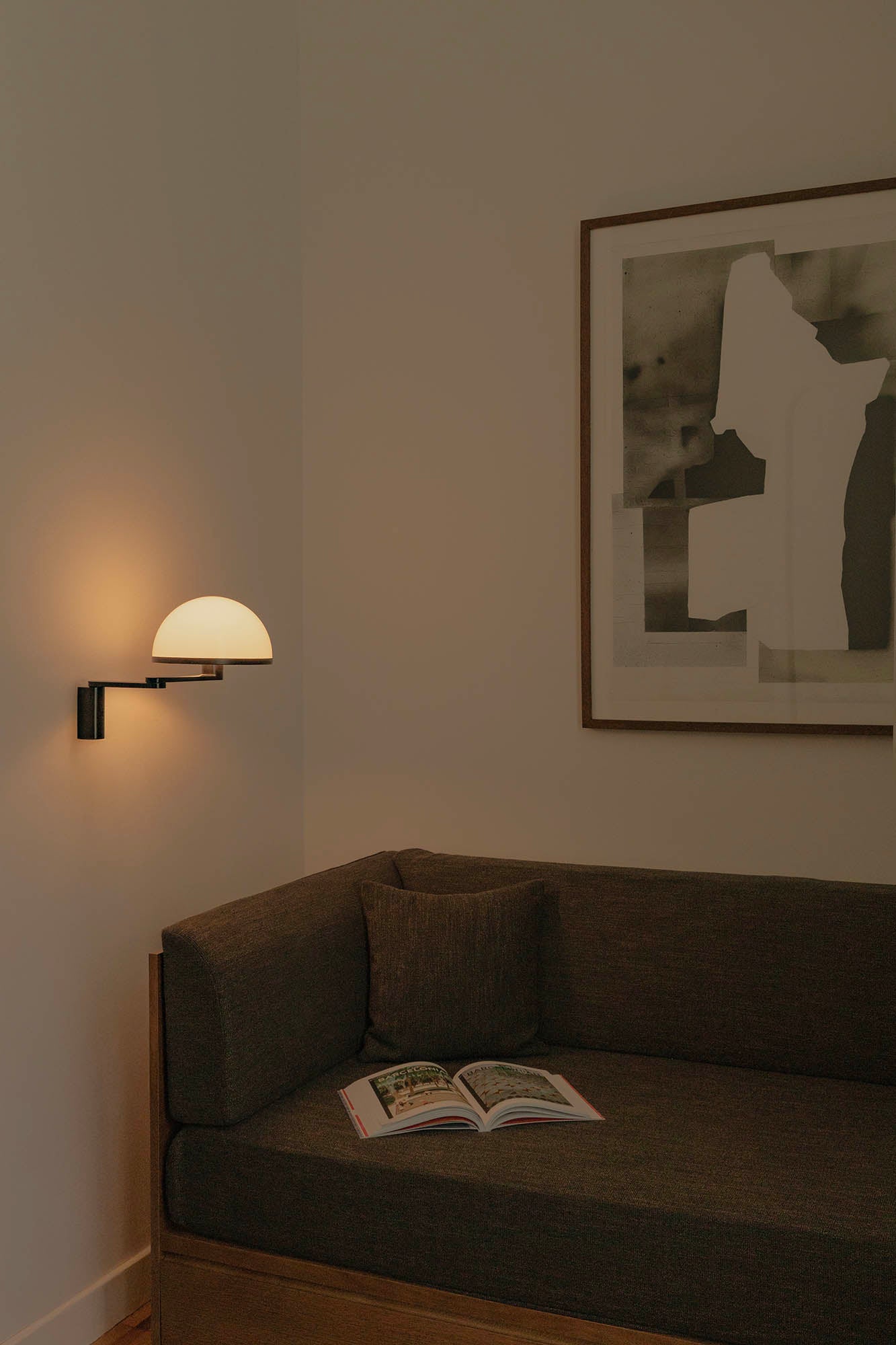 DOME Wall lamp with adjustable arm black