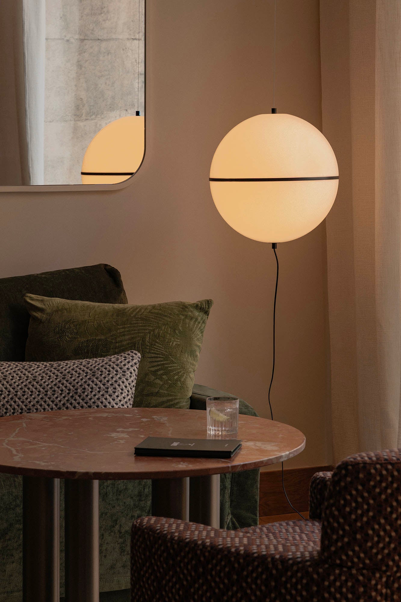 DOME M Black pendant with switch