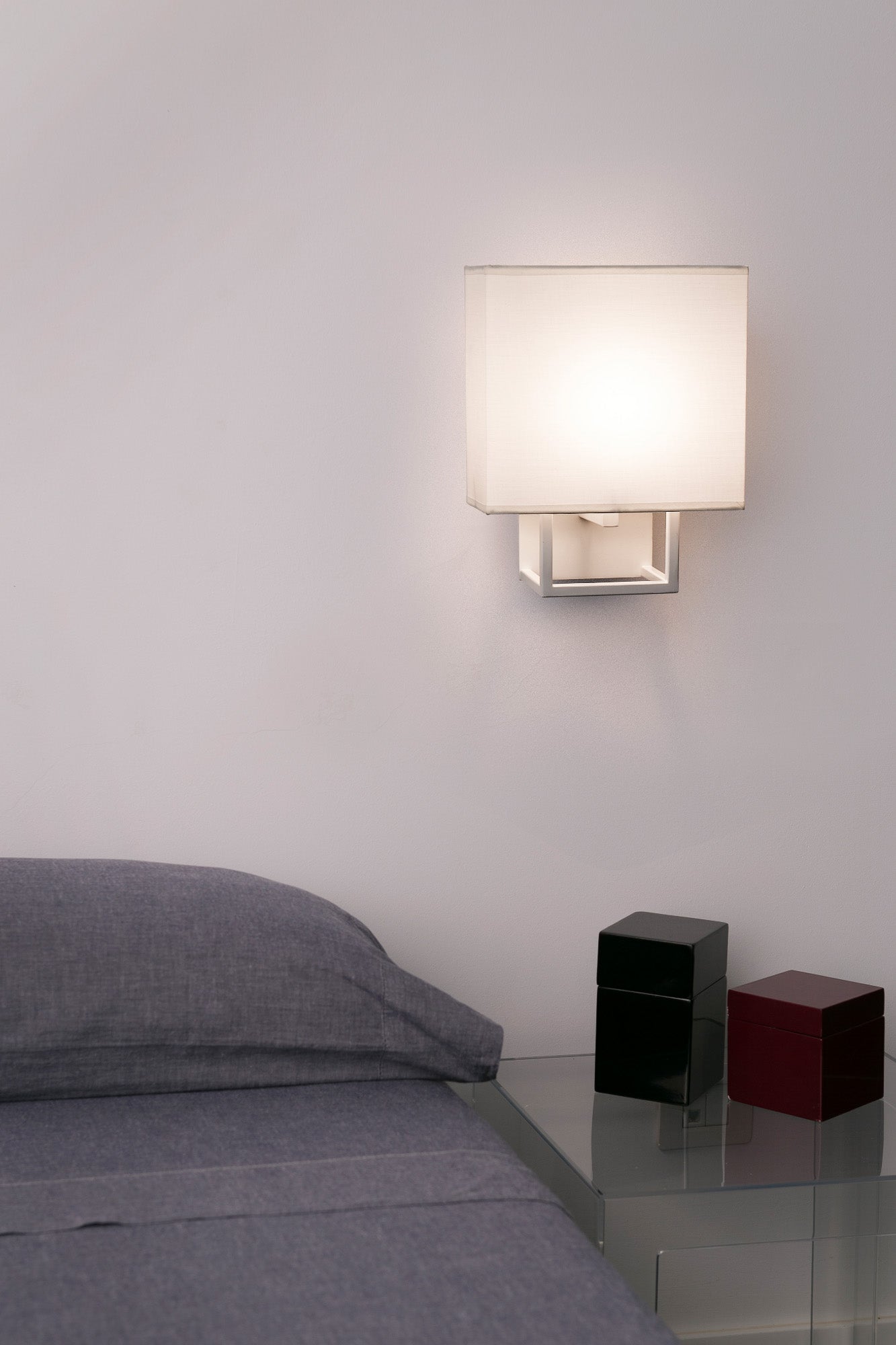 VESPER White wall lamp