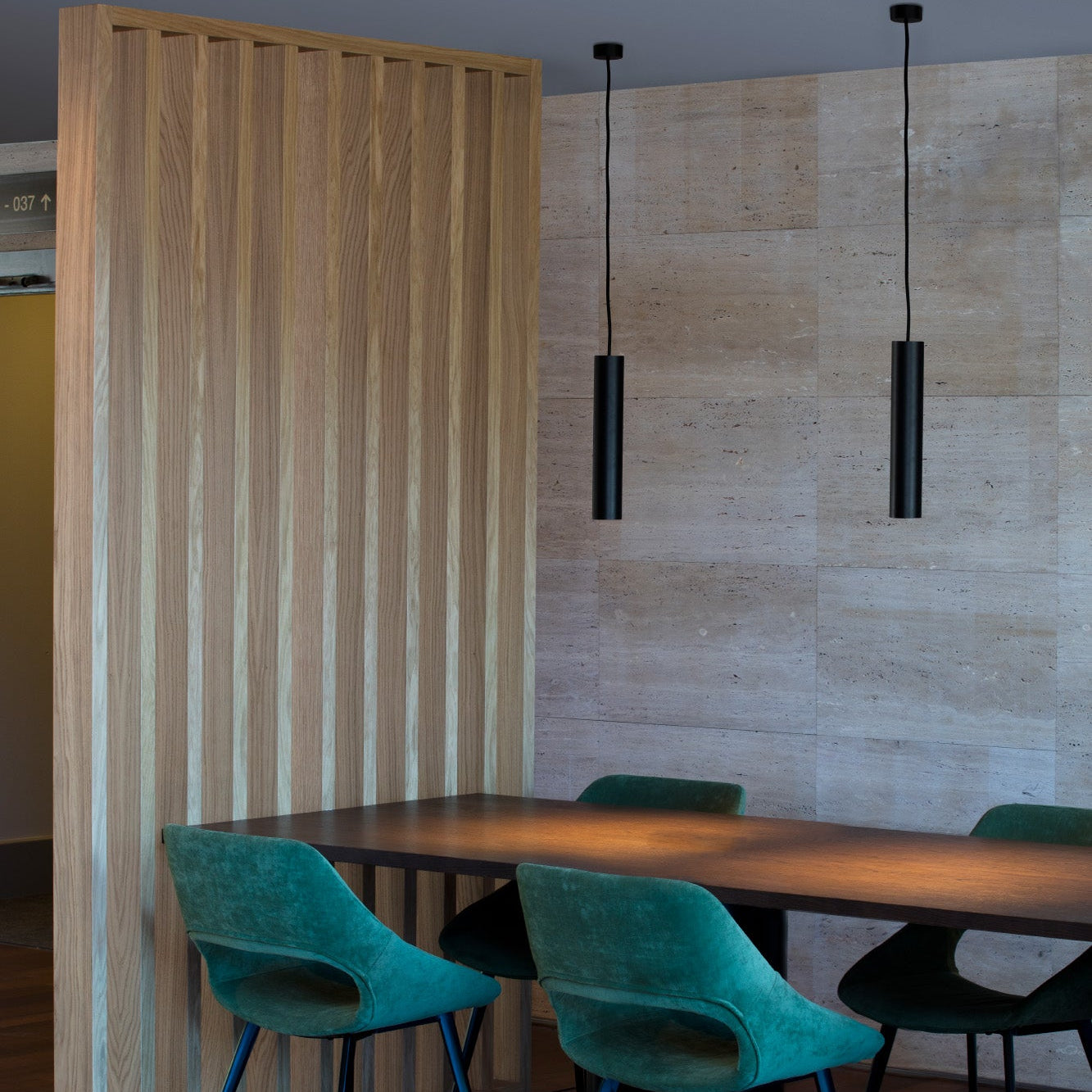 Black pendant lamp made of aluminum and has a transparent polycarbonate diffuser. STAN is a series of indoor luminaires that provide uniform light.