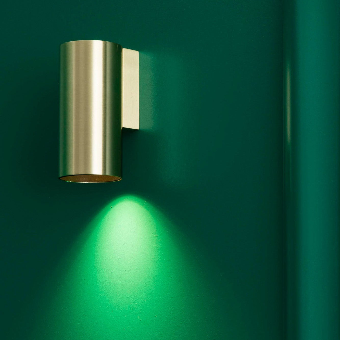 Satin gold wall lamp made of aluminum. STAN is a series of indoor luminaires.