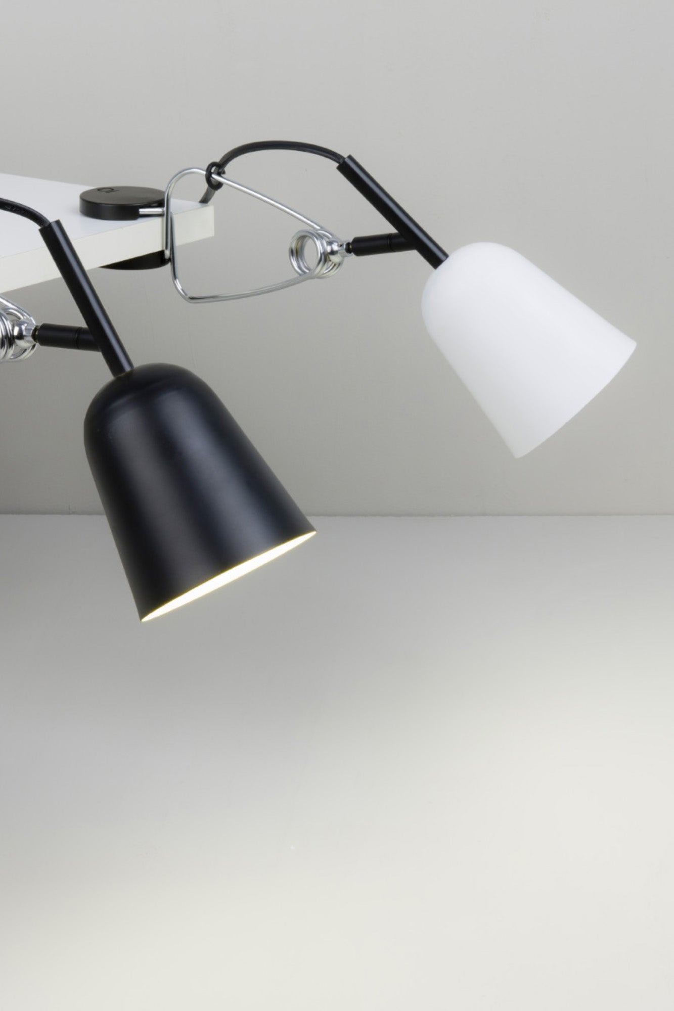 STUDIO Black and cream clip lamp