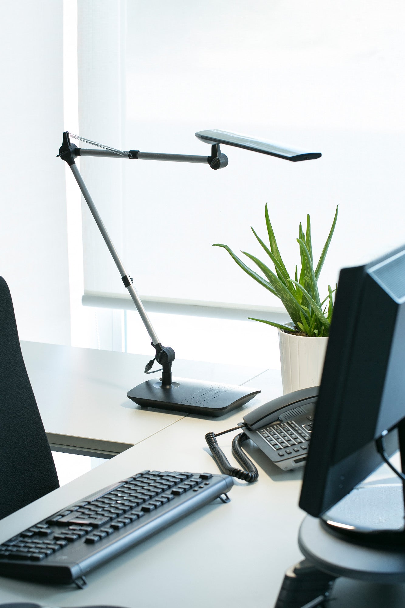 ITO Black office reading lamp