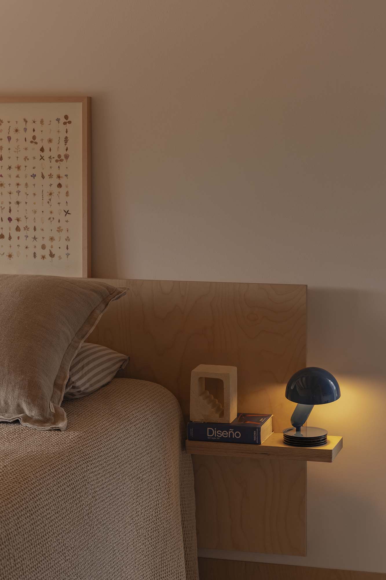 BELA Blue table lamp with clip