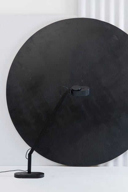 INVITING Black table lamp