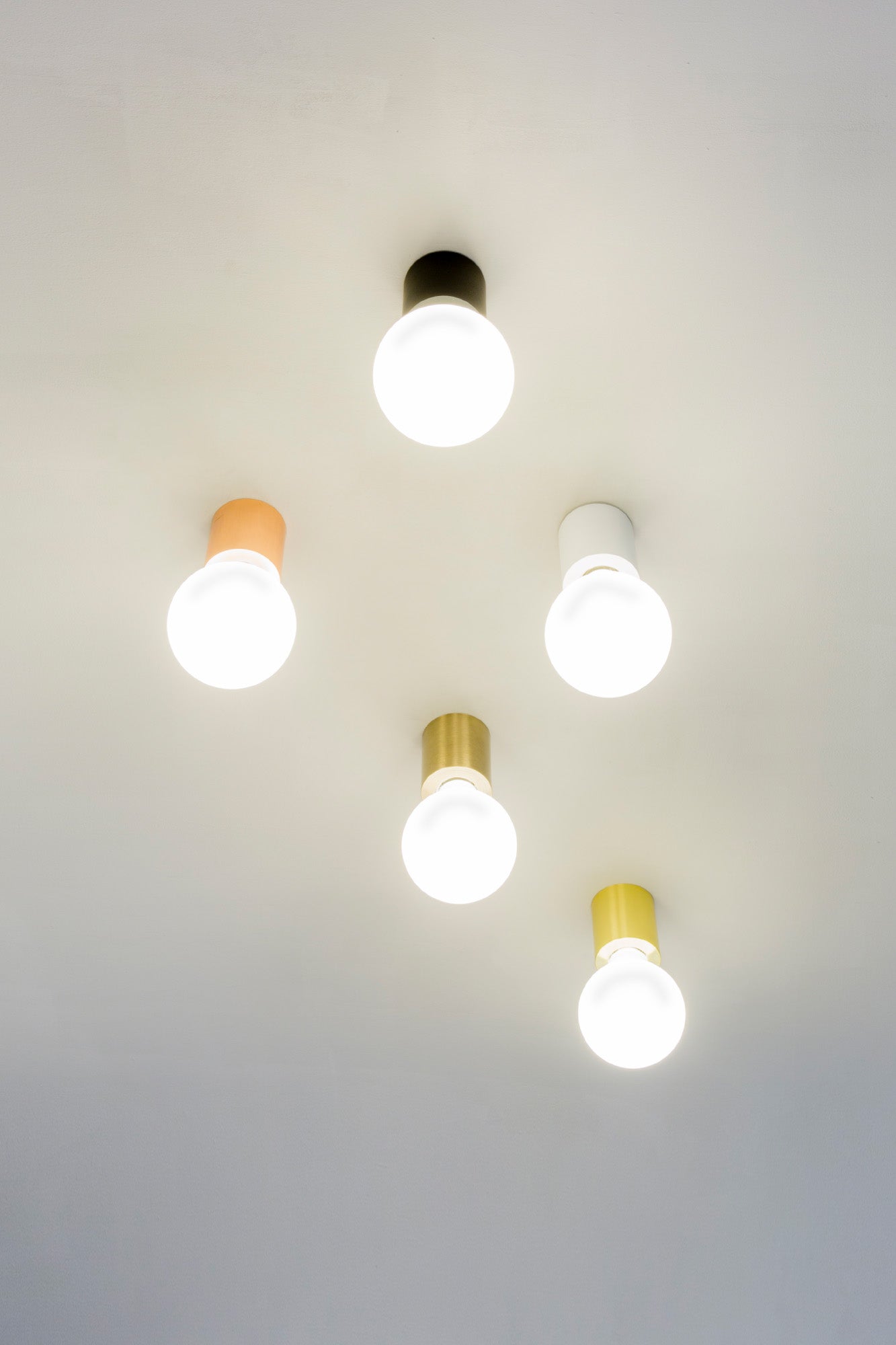 TEN 70 Matt white wall lamp