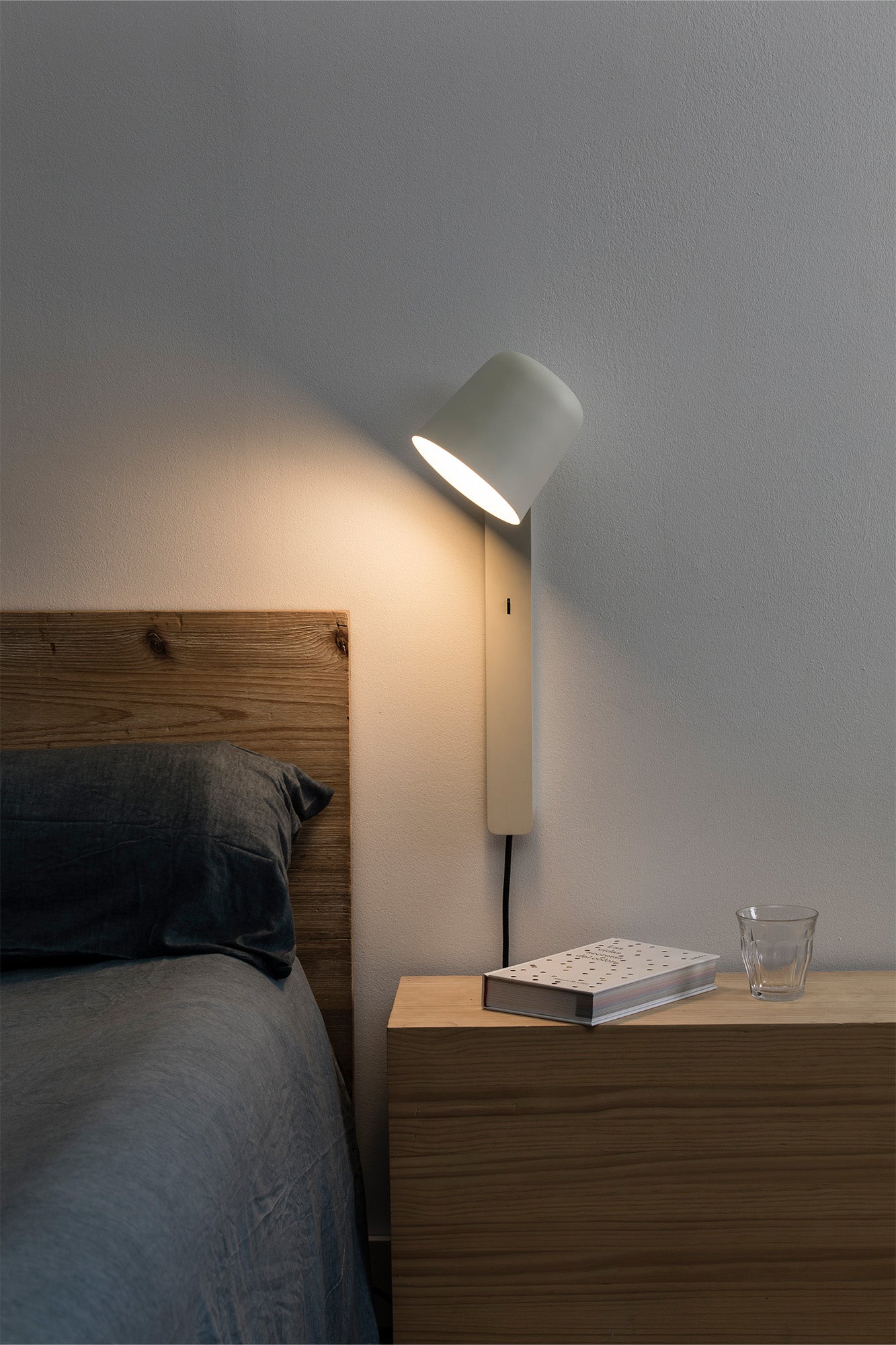 TILA White wall lamp