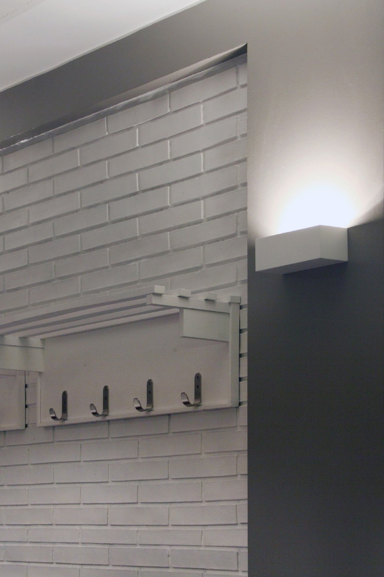EACO 1 White wall lamp