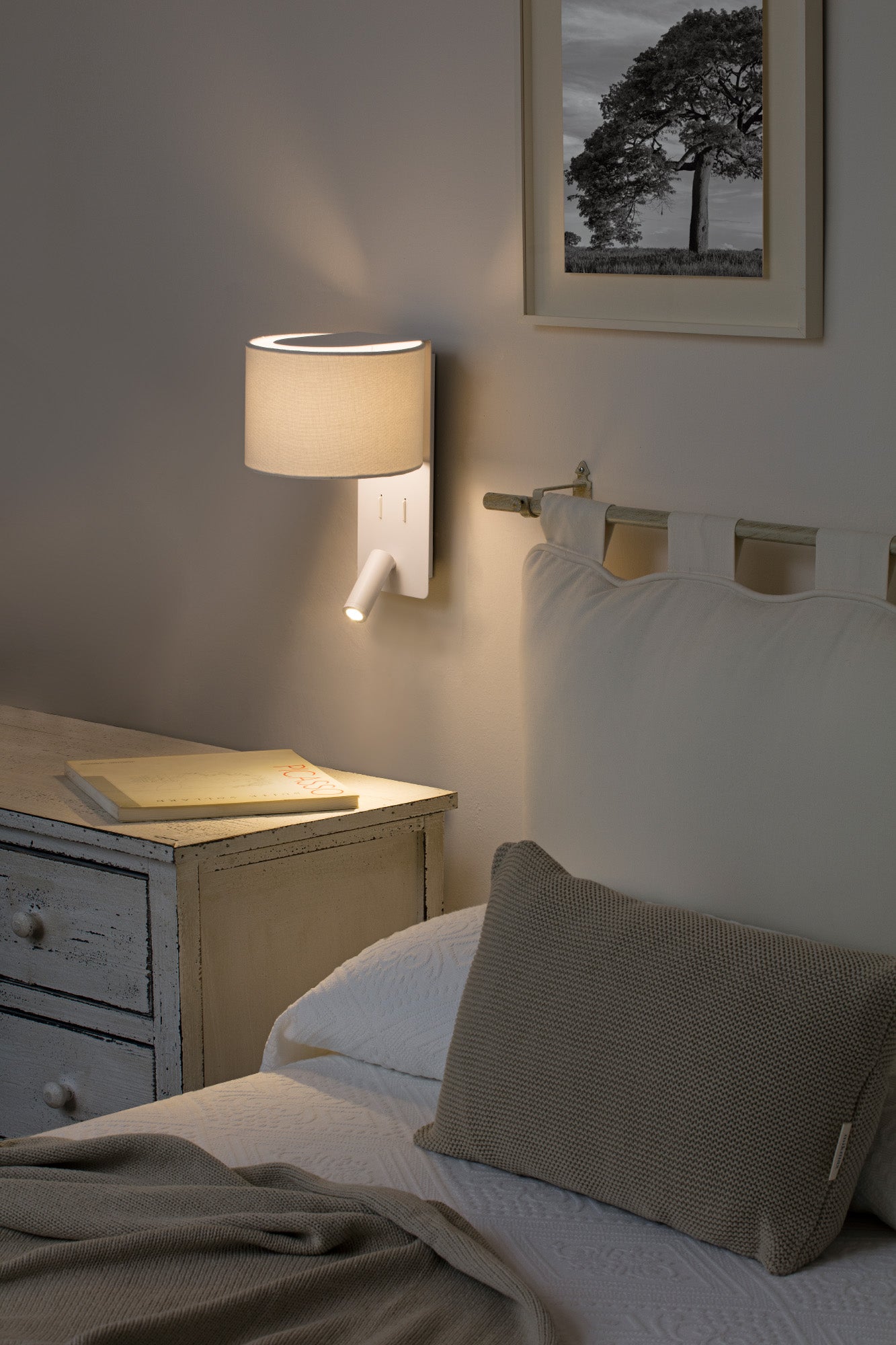 FOLD White wall lamp with reader