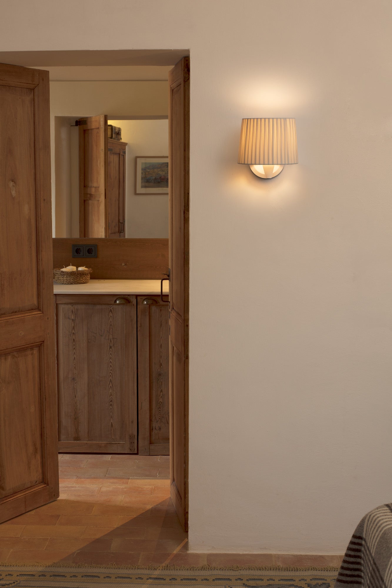 SAMBA White/ribbon beige wall lamp