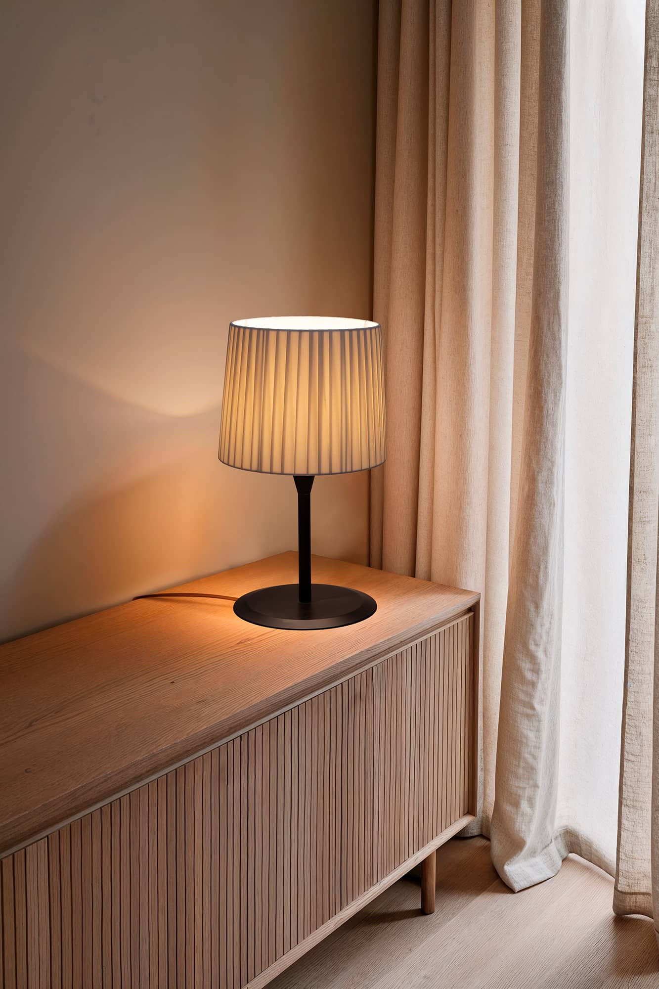 SAMBA Black/ribbon beige table lamp