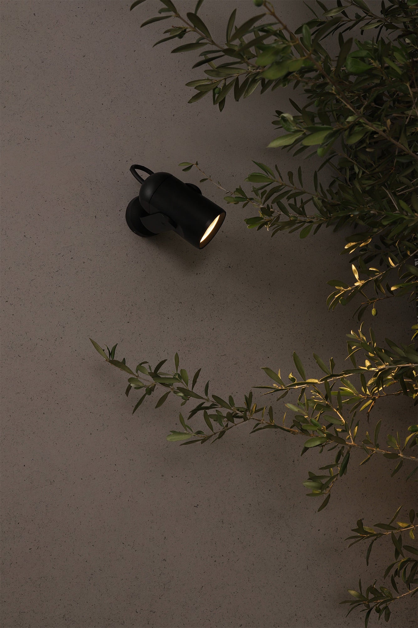 SLOT 200 Black projector lamp