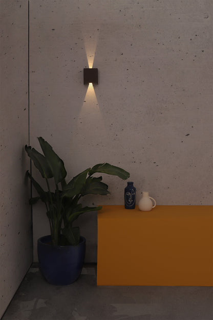 OLAN Rust wall lamp
