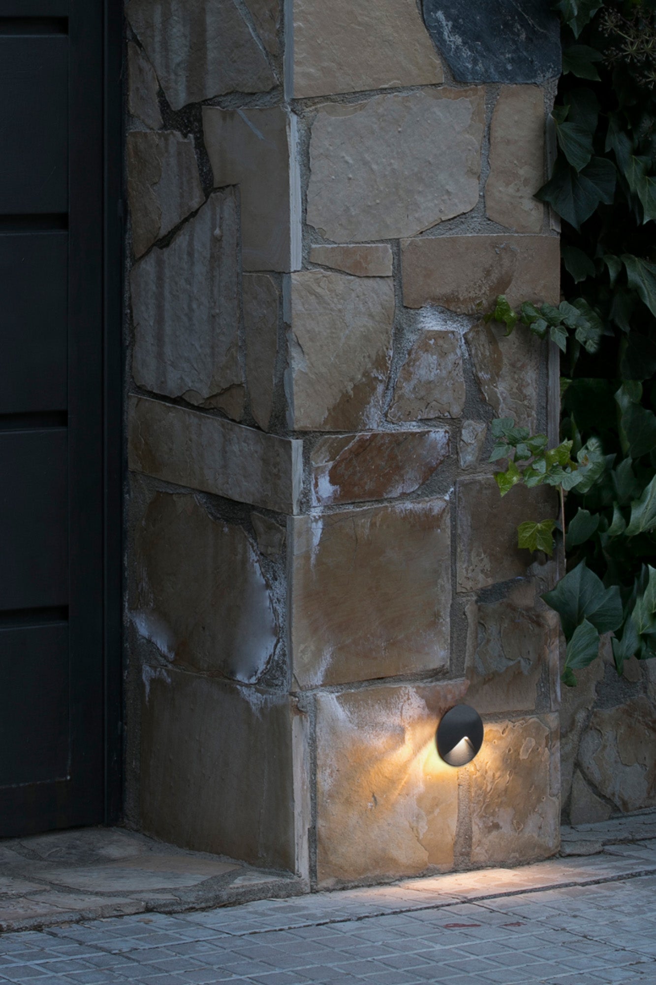 UVE Dark grey recessed lamp