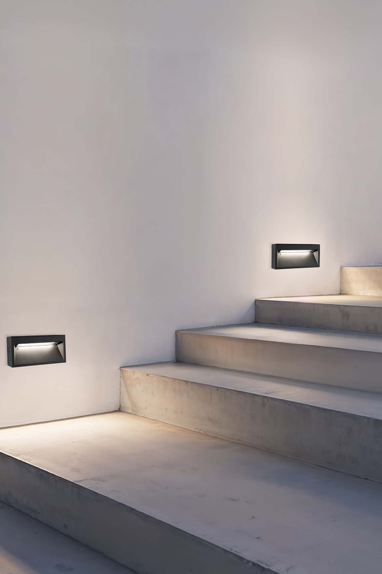 PATH Dark grey wall lamp