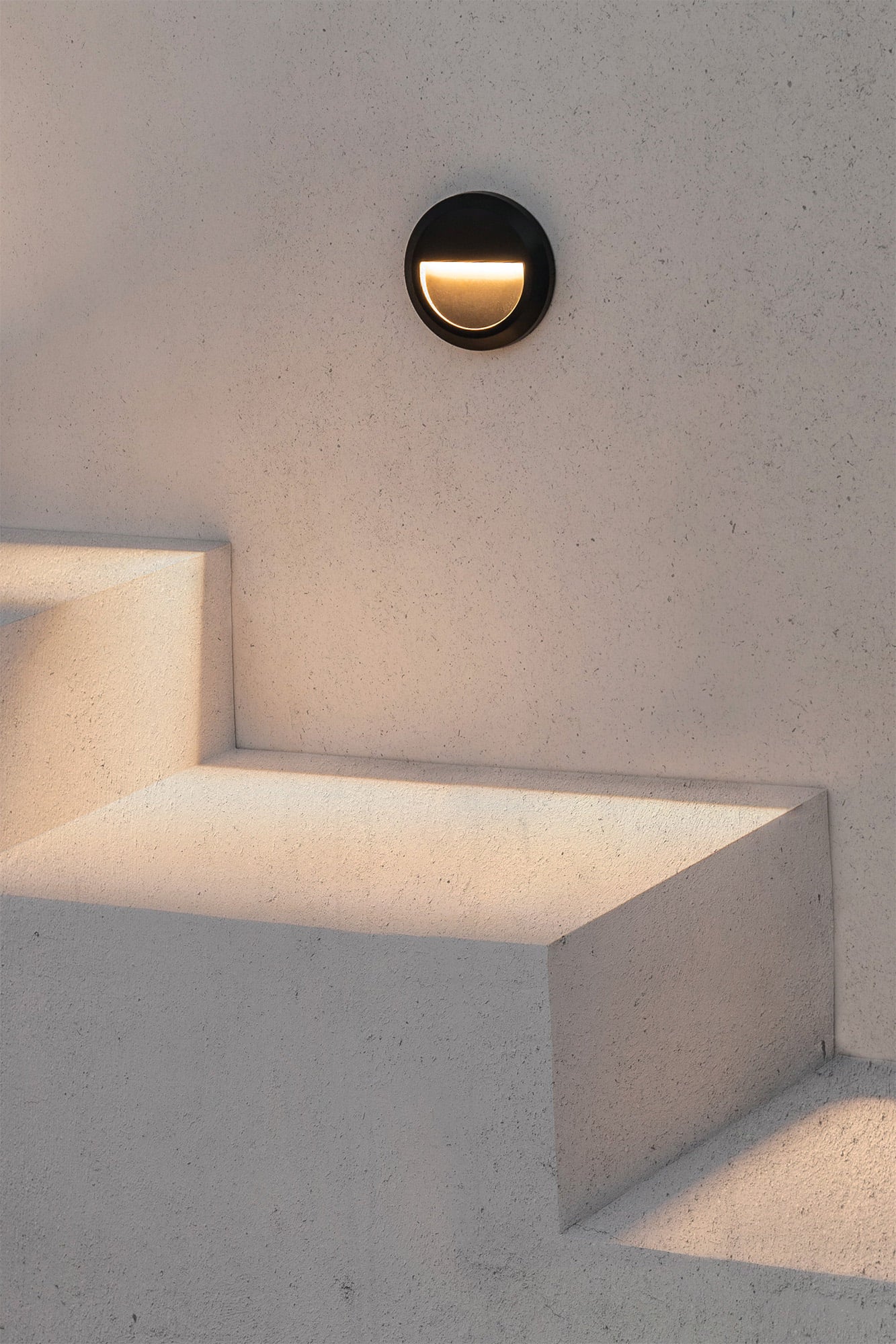 GRANT R Dark grey wall lamp