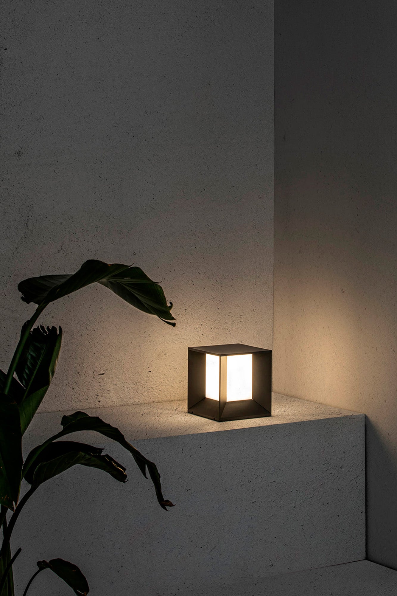 MILA Dark grey post lamp