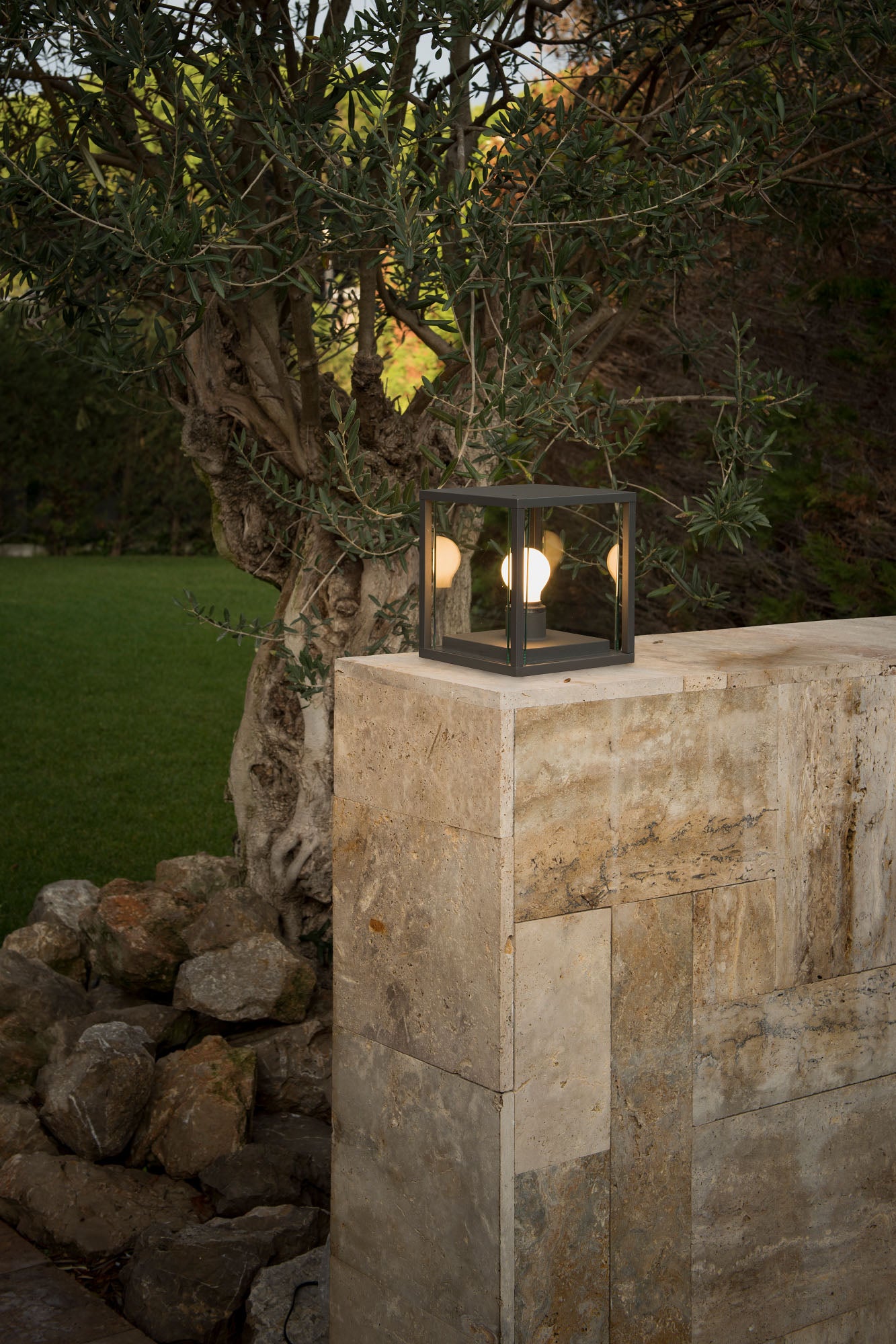 NALA Dark grey post lamp