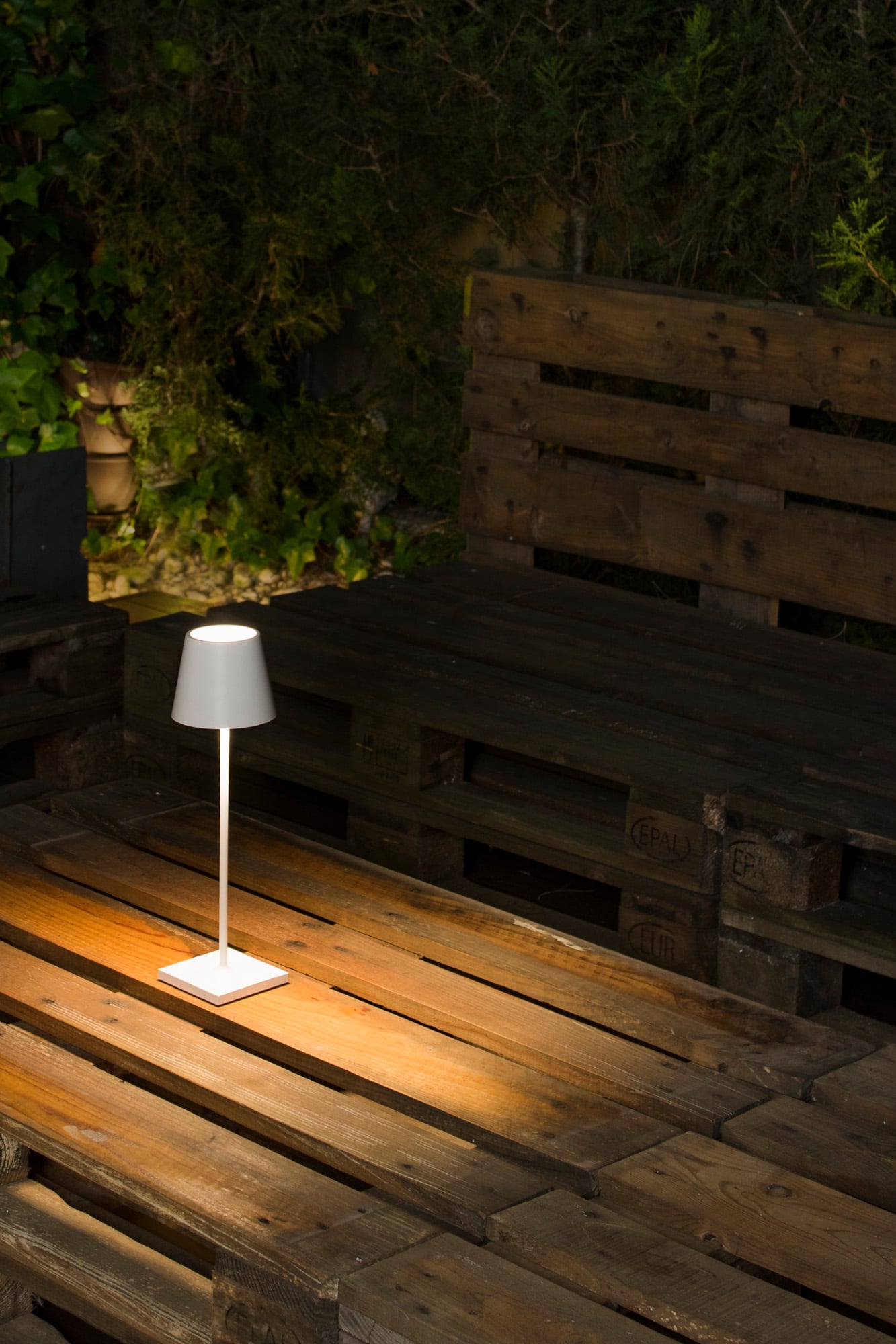 TOC 380 White portable lamp