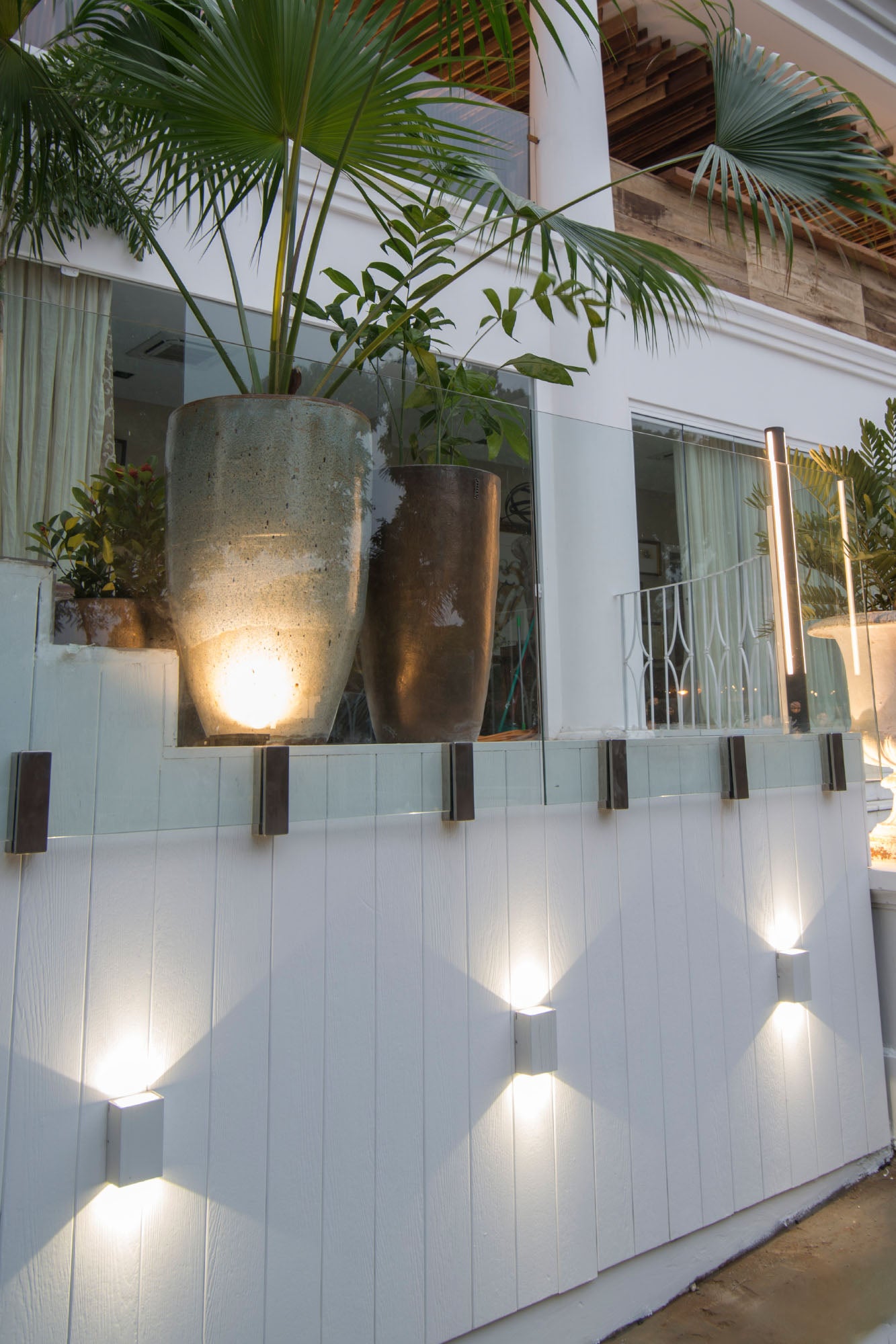LING White wall lamp