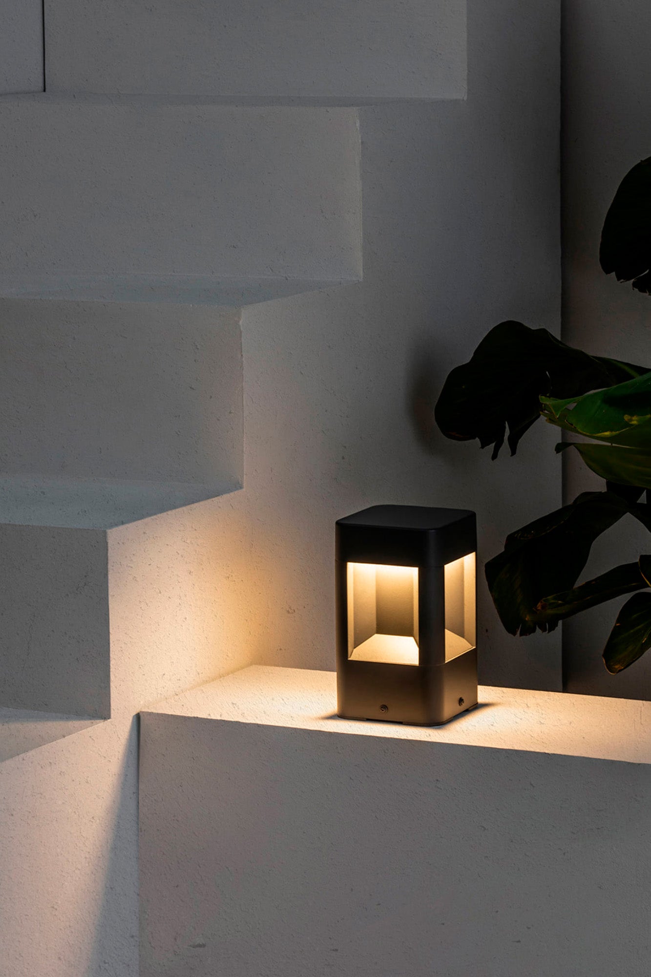NAYA 200 Dark grey post lamp