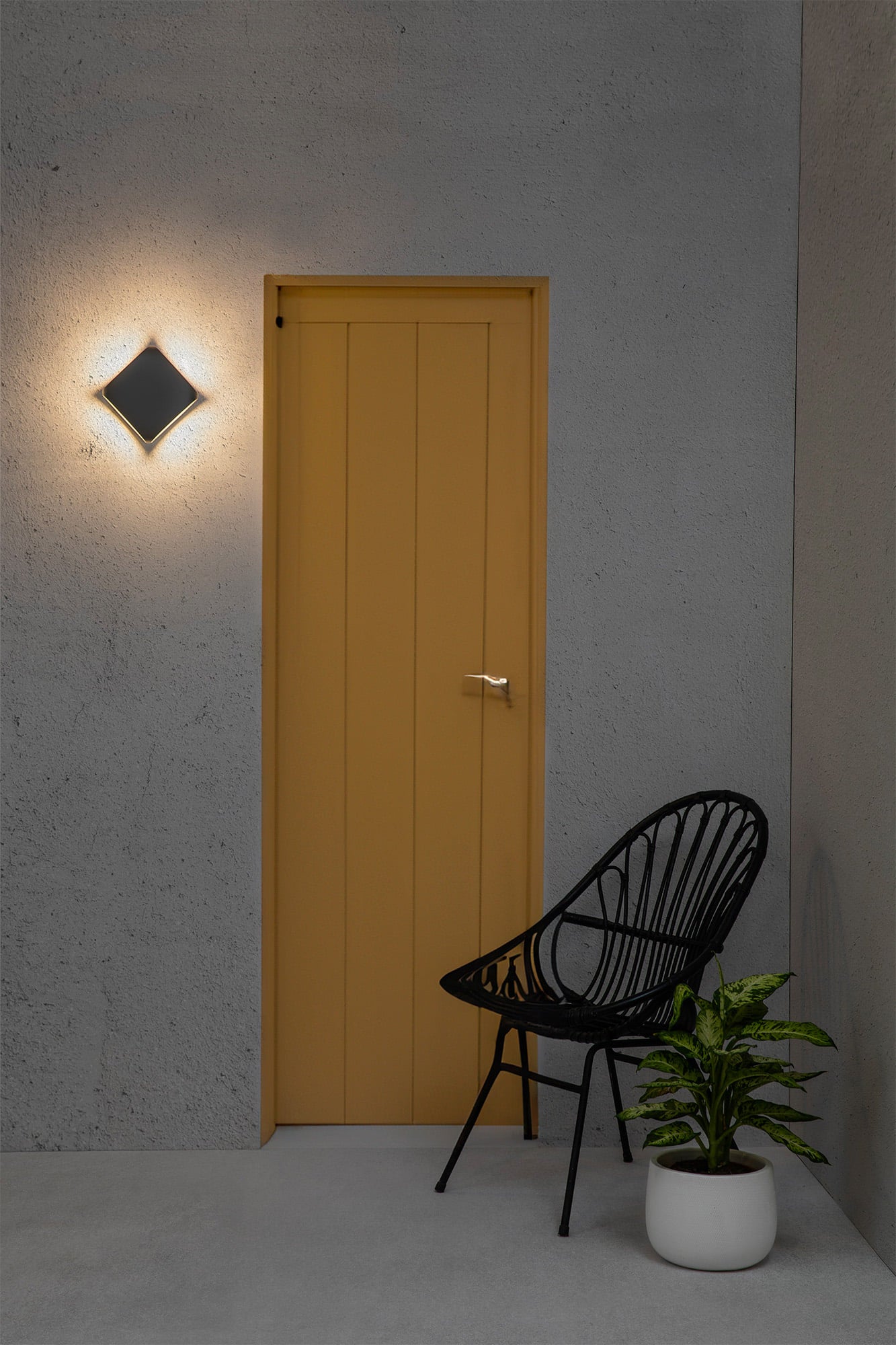 BU-OH Dark grey wall lamp