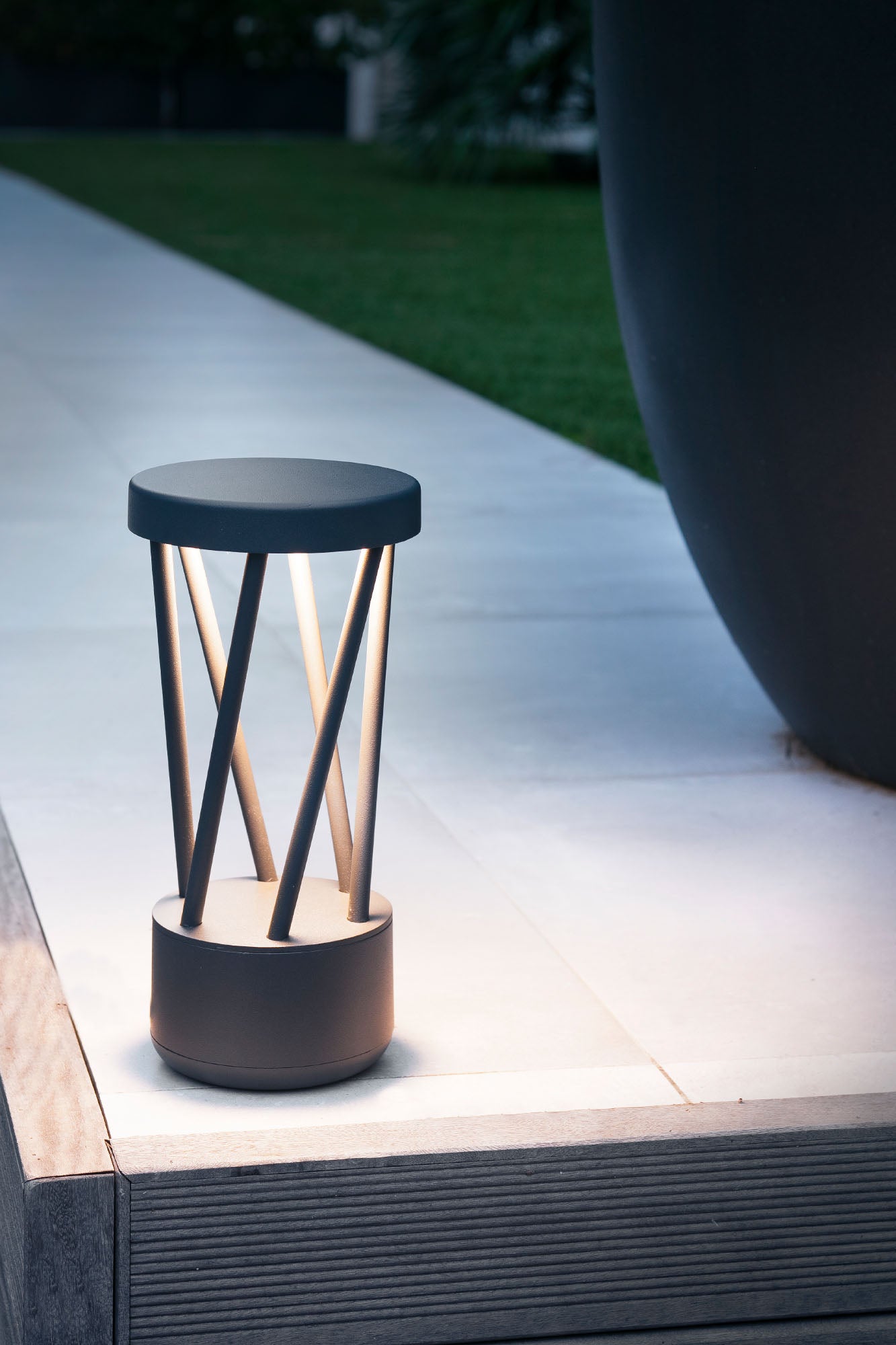 TWIST 300 Dark grey post lamp