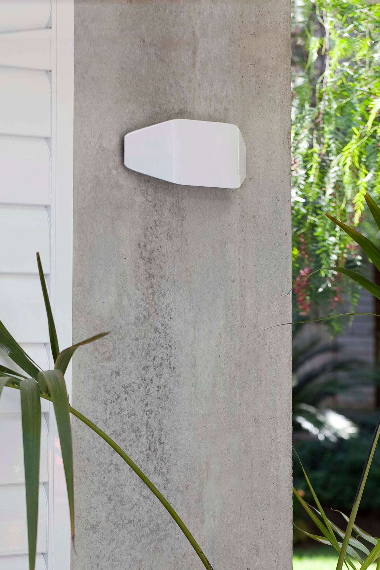 FUTURE White wall lamp