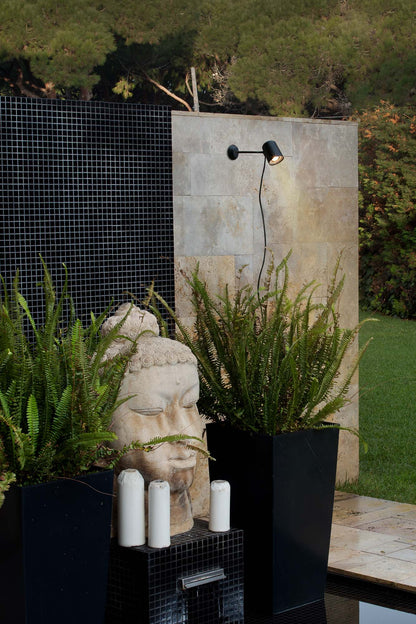 FLOW Black wall lamp with spike