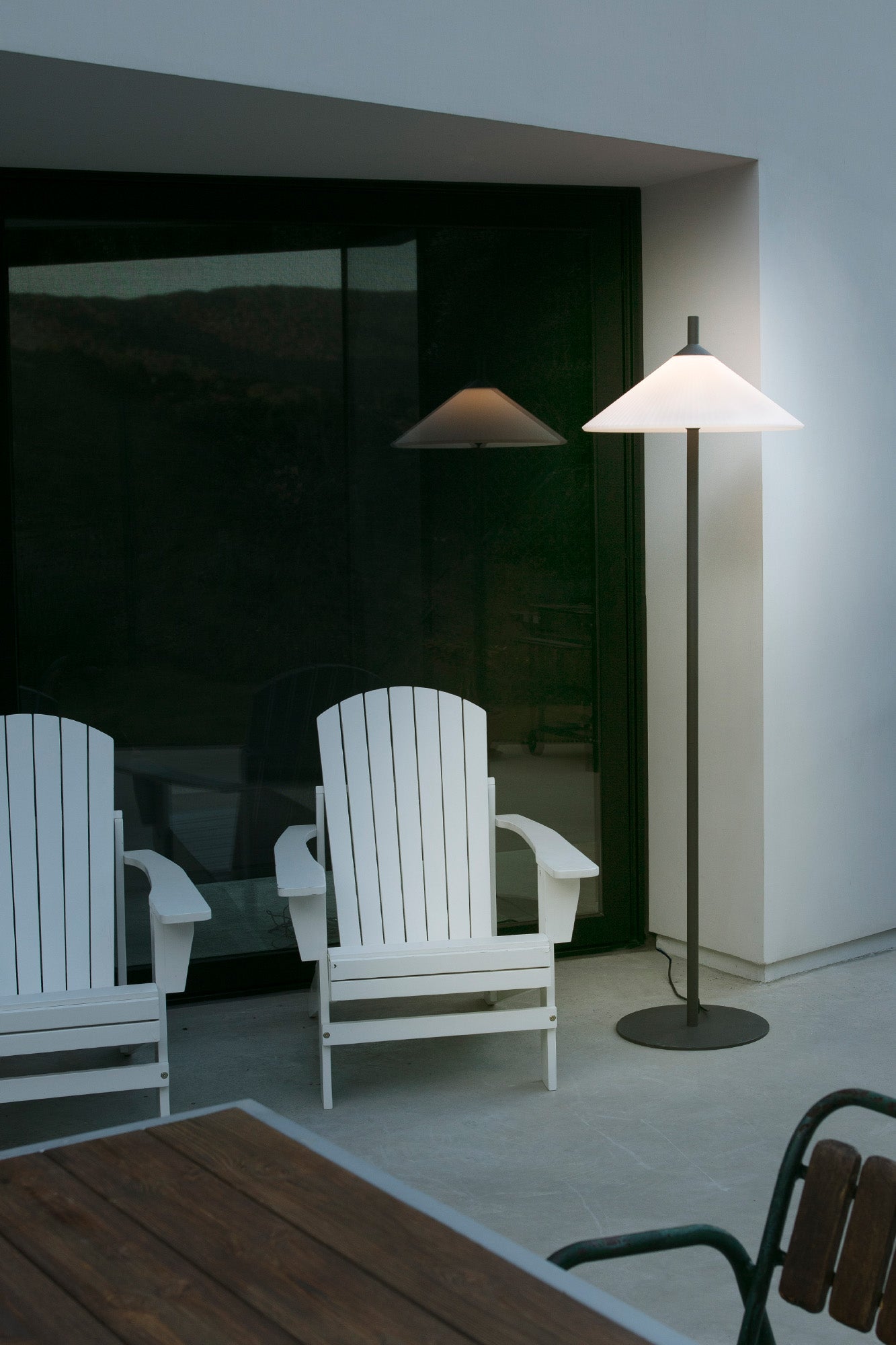 SAIGON OUT 2000 R55 Grey/Matt white floor lamp