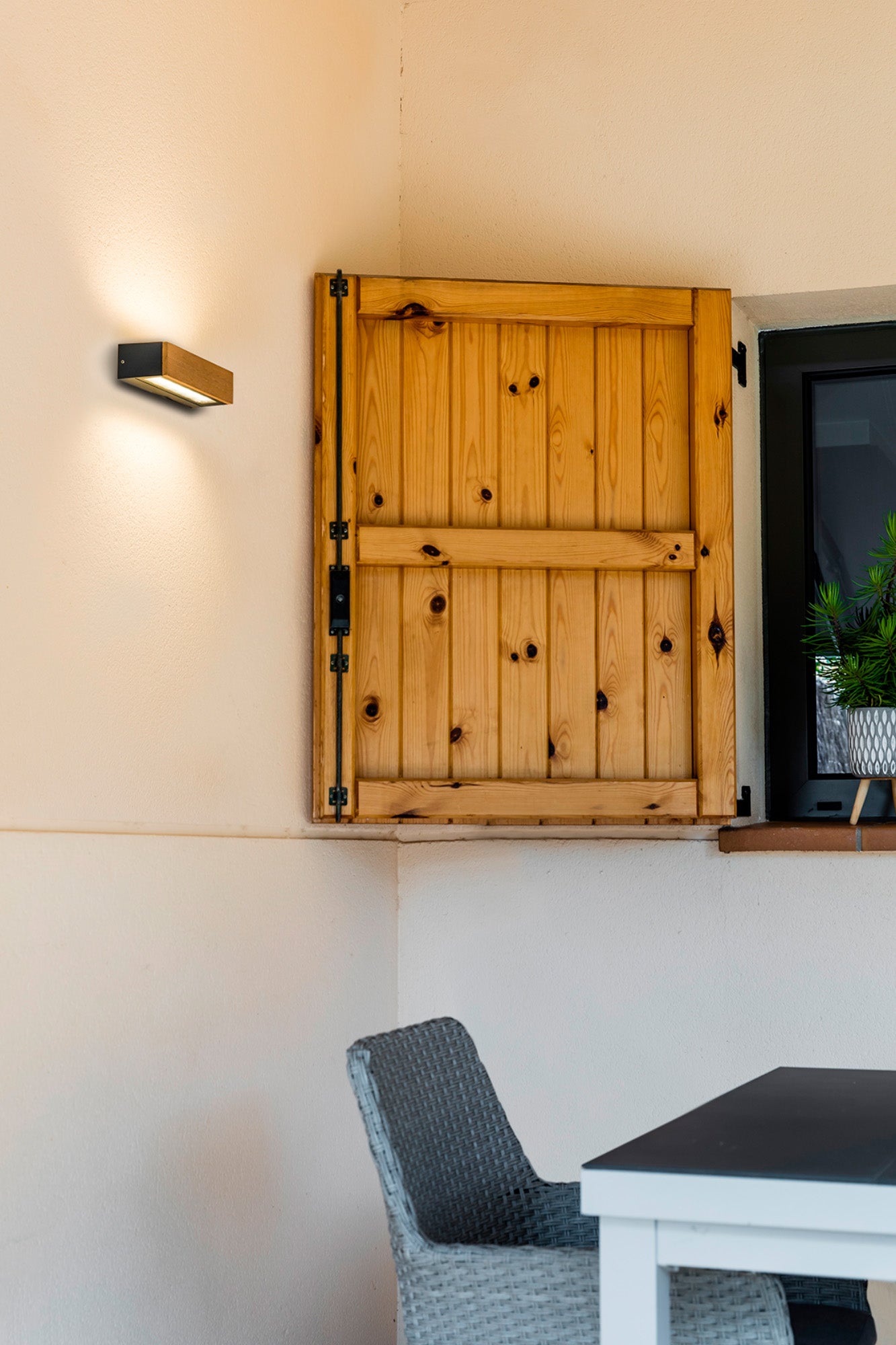 DORO 220 Wood wall lamp