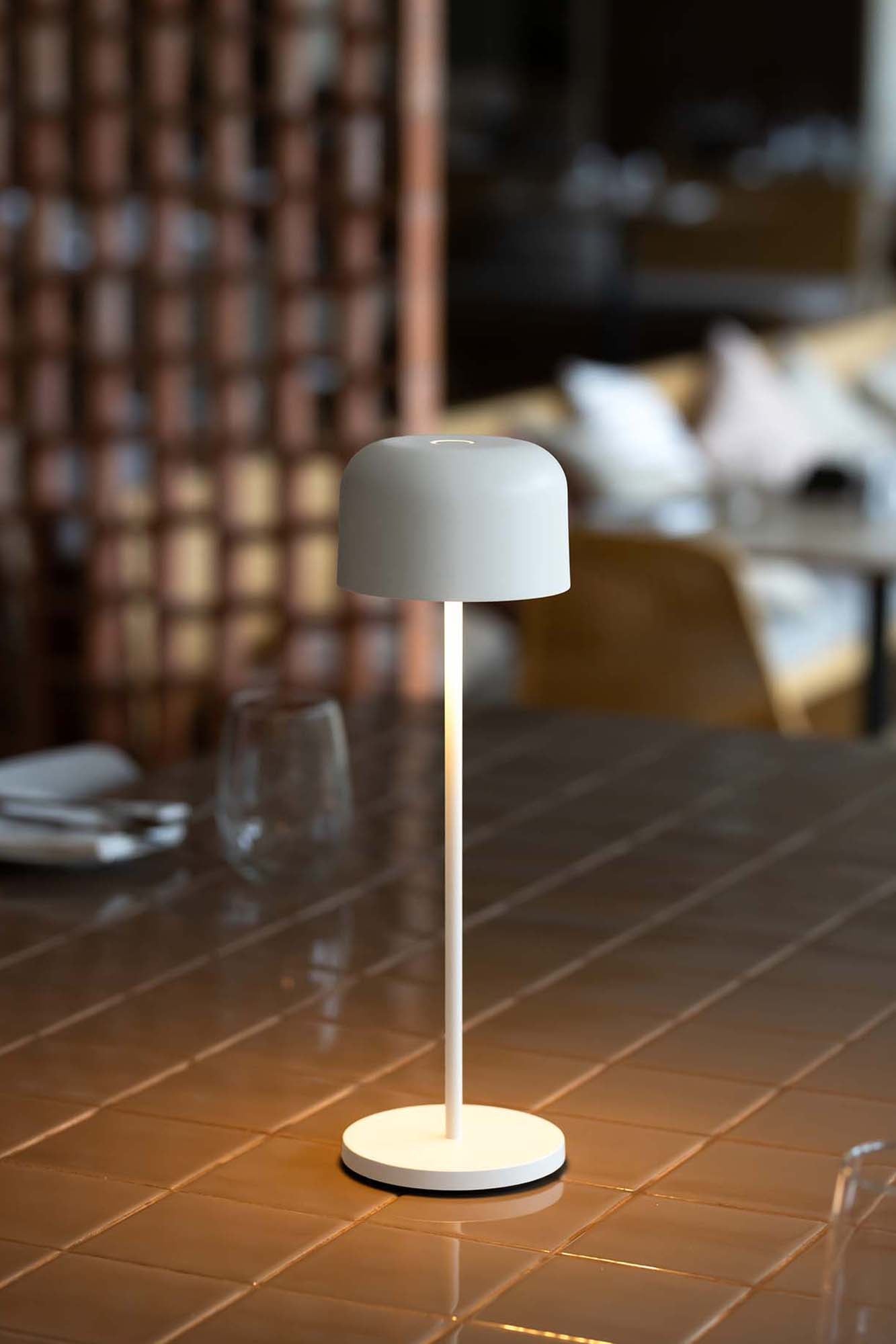 MAVIS 200 White kaasaskantav lamp